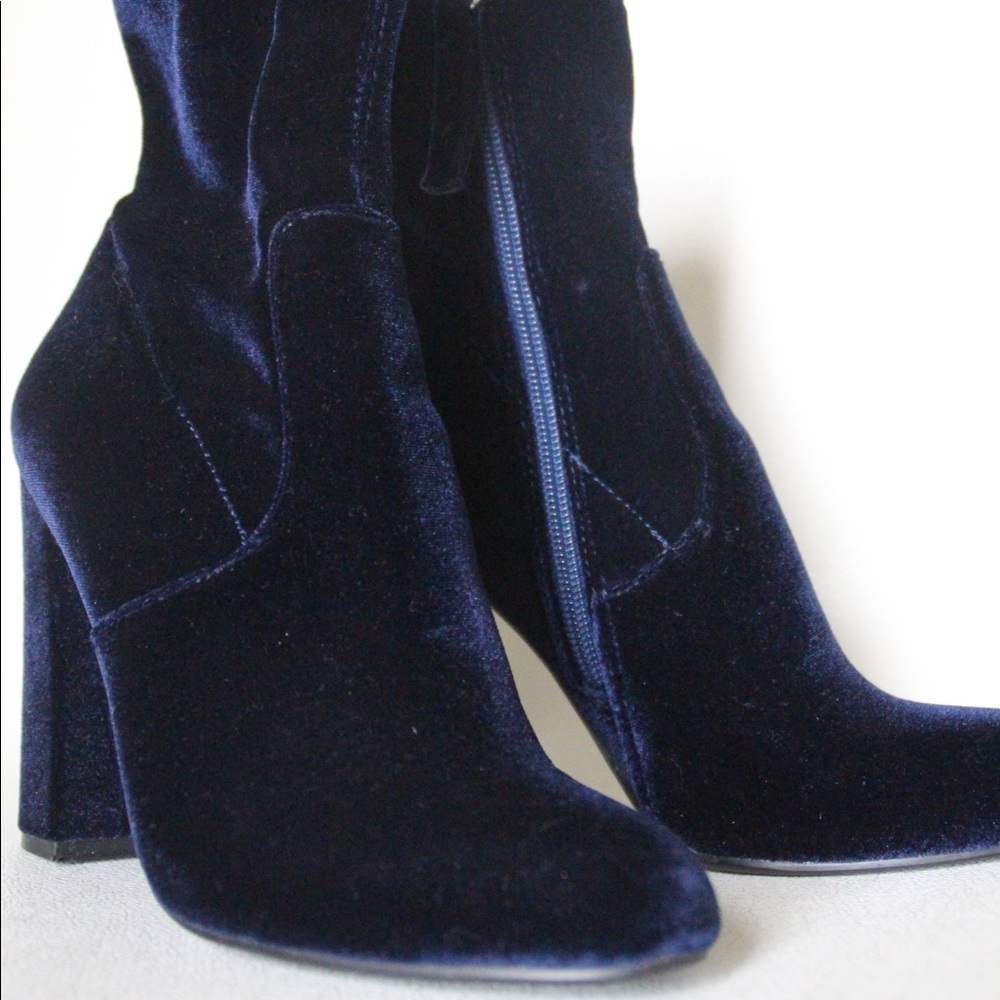 Steve Madden Velvet Bootie Size 6
